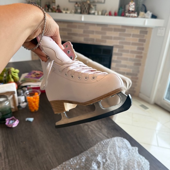 Ice Skating little girls size 2 blade 8 - Picture 2 of 6